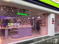 K-디저트 여기 다 있네…외국인 겨냥한 CU의 디저트매장 실험[르포]