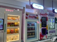 K-디저트 여기 다 있네…외국인 겨냥한 CU의 디저트매장 실험[르포]