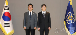홍지선 국토교통부 2차관과 기념촬영 하는 김민석 국무총리