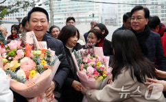 국민의힘 지도부, 설 앞두고 복지관 방문