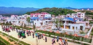 北 “어머니당 영도 아래 수많은 농촌마을 변모”…고산군 설봉농장마을 조명