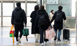 양손 가득 고향의 정… 다시 일상으로