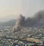 부산 강서구 송정동 2개 공장서 불…진화 중(종합)