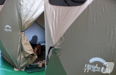 휴식하는 함양 산불 이재민