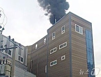 의왕 오전공업지역 공장 옥상서 화재…20여분 만에 초진