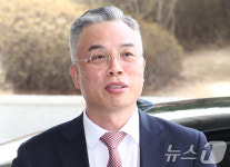 내란특검 사무실 예방하는 권창영 특검