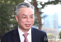 내란특검 사무실 예방하는 권창영 2차 종합특검팀 특별검사