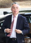 내란특검 사무실 도착한 권창영 특검