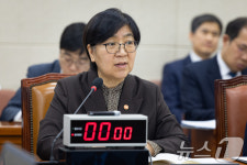 답변하는 정은경 복지부 장관
