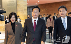 사퇴 의사 밝혔던 송언석 원내대표 '재신임'