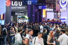 MWC26 LG유플러스 앞은 인산인해