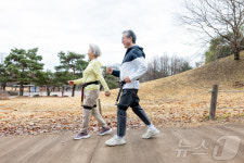 다양한 환경에 대응하는 보행 훈련 모습