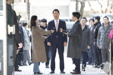 재판 출석하며 입장 밝히는 오세훈 서울시장