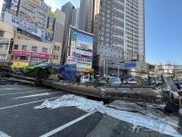 대구 만촌네거리 공사장 천공기 전도…3명 부상