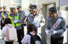 대전 둔산경찰서, 등굣길 어린이 안전 확보 집중 활동