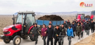 北 평원군 농장 증산 열의 넘쳐…당 대회 결정 관철