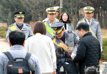 김철문 전북경찰청장, 전주 온빛초서 어린이 교통안전 캠페인
