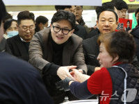 부산 구포시장 찾은 한동훈