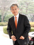 발걸음 옮기는 조희대 대법원장