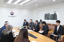 아일랜드 교통부 차관 면담하는 홍지선 국토부 제2차관