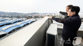 산업단지 유휴공간 태양광 발전 살펴보는 김성환 장관