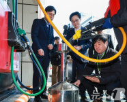 석유 최고가격제 첫날, 주유소 찾은 산업장관