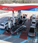 북적이는 저가 주유소