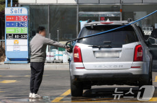 석유 최고가격제 시행…휘발유 출고가 리터 당 1724원