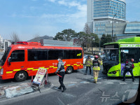 연세대 앞 버스 교통사고…운전자 구조 중