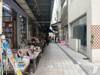 책은 사라지고 사진만 남아…보수동 책방골목, 기록의 공간 흔들
