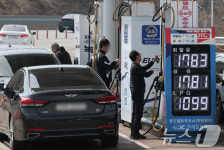 석유 최고가격제 시행 첫 주, 주유소 기름값 하락