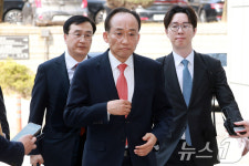 '12·3 계엄해제 방해' 추경호, 내란 중요임무종사 첫 공판 출석