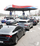 북적이는 만남의광장 주유소