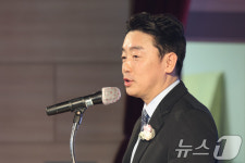 李대통령 축사 대독하는 강훈식 비서실장