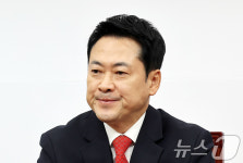 생각에 잠긴 장동혁 대표