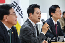 아파트 주민들과 간담회 갖는 장동혁 대표