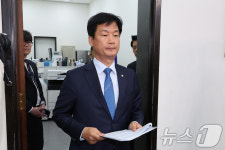 김관영 제명 결과 발표 참석하는 박균택
