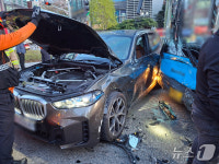 부산 사상구 냉정역 인근서 버스와 승용차 충돌…5명 경상