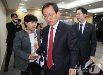 현장조사 나서는 조작기소 국조특위