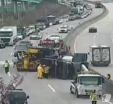 대구 논공휴게소 부근 탱크로리 전복돼 황산 유출…1명 경상