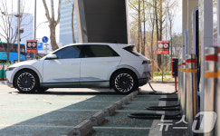 고유가에 전기차 다시 인기