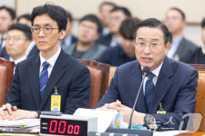 답변하는 이정현 수원고검 검사장
