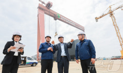 군산조선소 찾은 김관영 도지사