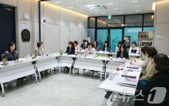 원민경 장관, 학교밖청소년지원센터 방문