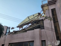 서울 서초구 뱅뱅사거리 철거 현장 건물 일부 부서져…인명피해 없어