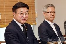 인천지역 안전문화 시민단체와 간담회하는 윤호중 장관