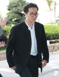 '부실 복무' 송민호, 1차 공판 출석
