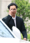 '부실 복무' 송민호, 첫 공판 출석