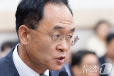 청문회 답변하는 강백신 검사
