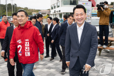 강원 양양 수산리어촌마을회관 찾은 장동혁 대표